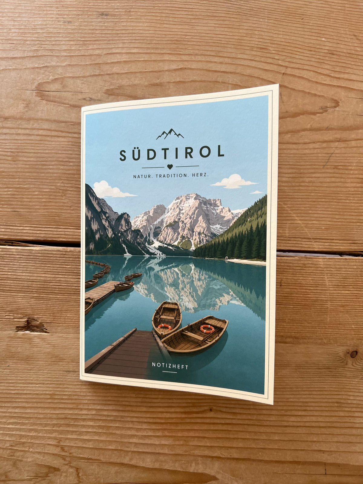 Südtirol Notizheft Pragser Wildsee – A5 | Dolomiten Südtirol | Premium Softcover Journal mit minimalistischer Illustration
