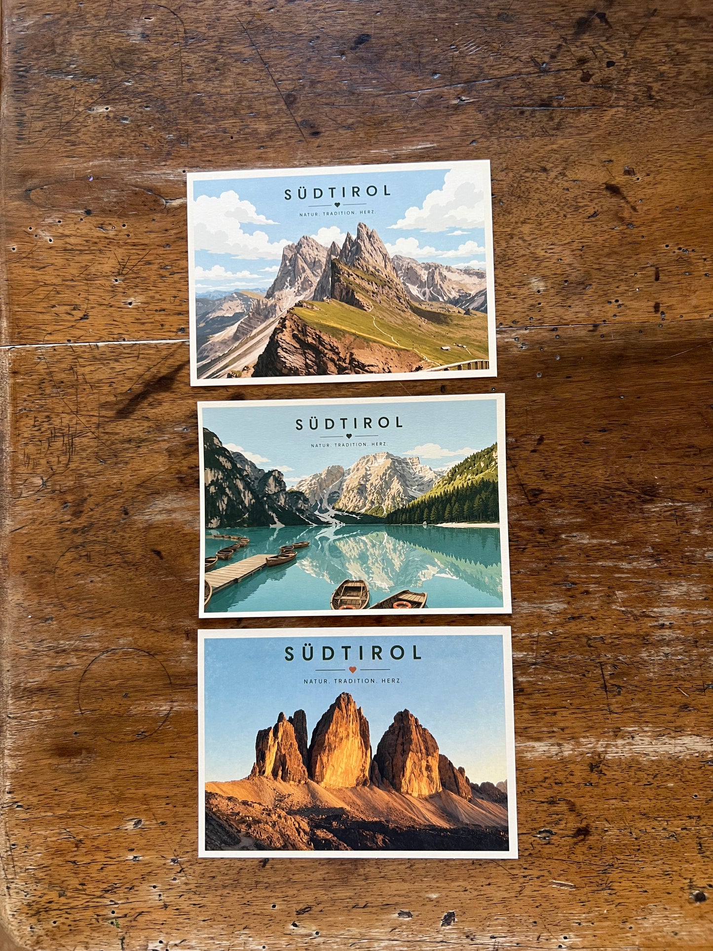 Südtirol Postkarten-Set Dolomiten – Drei Zinnen, Seceda & Pragser Wildsee | 3 Premium Postkarten aus Südtirol